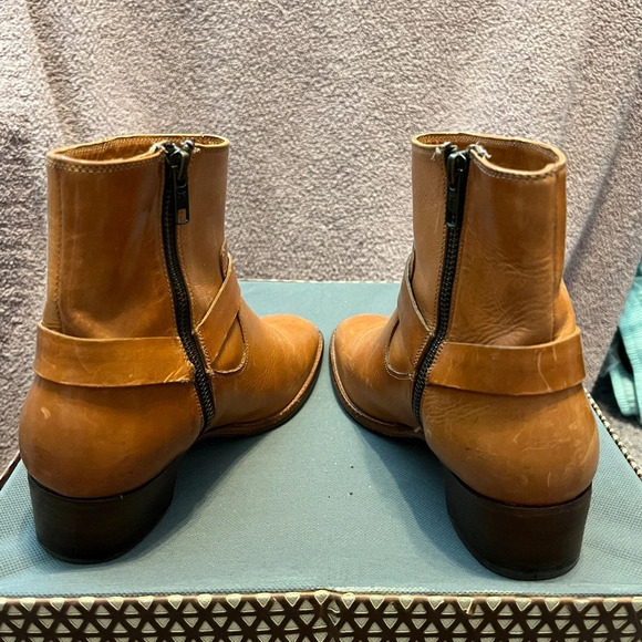 Frye women’s Dara harness moto ankle bootie size 7B - Picture 8 of 9